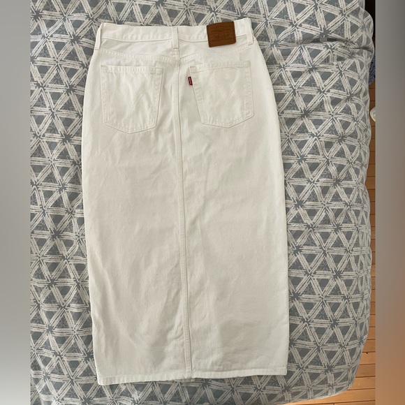 Levi’s button-front white denim skirt in 27 - Picture 10 of 10